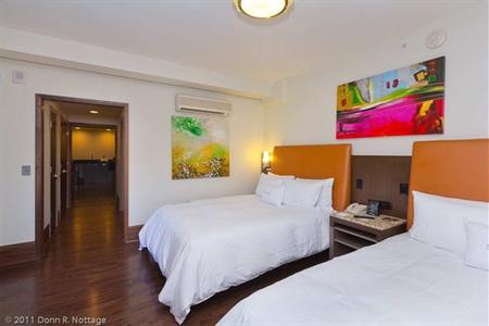фото отеля Doubletree by Hilton The Tudor Arms Hotel