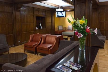 фото отеля Doubletree by Hilton The Tudor Arms Hotel