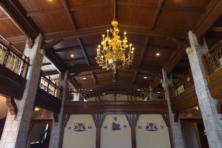 фото отеля Doubletree by Hilton The Tudor Arms Hotel