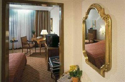 фото отеля FG Royal Hotel