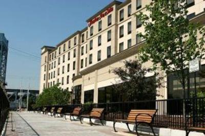 фото отеля Hampton Inn Newark-Harrison-Riverwalk