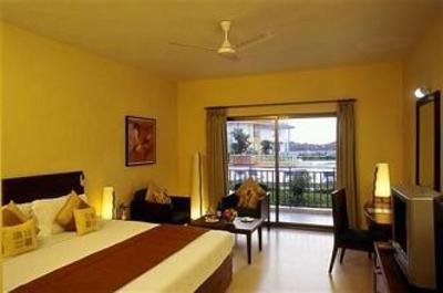 фото отеля Baywatch Resort Colva