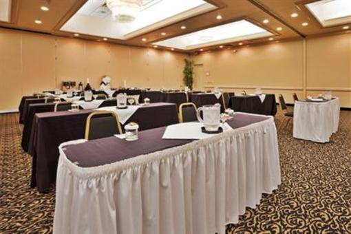 фото отеля Holiday Inn Select University Parkway Winston Salem