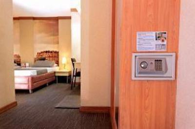 фото отеля Eurotel Makati Hotel