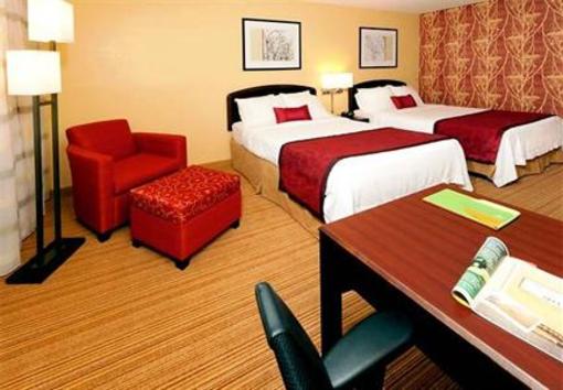фото отеля Courtyard by Marriott Pensacola