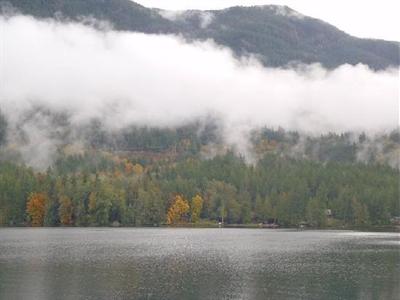 фото отеля Sakinaw Lake Lodge