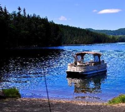 фото отеля Sakinaw Lake Lodge
