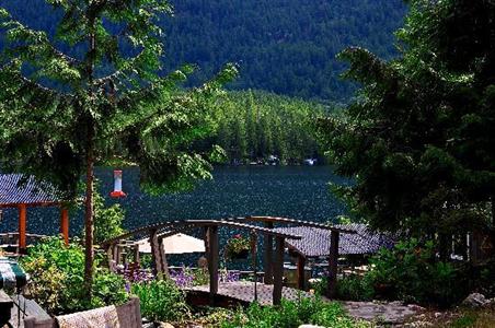фото отеля Sakinaw Lake Lodge