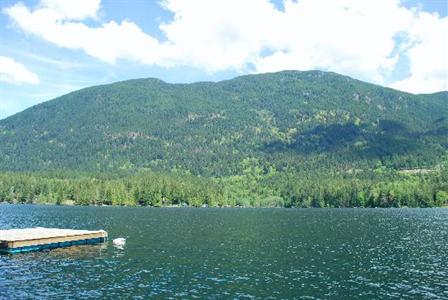 фото отеля Sakinaw Lake Lodge
