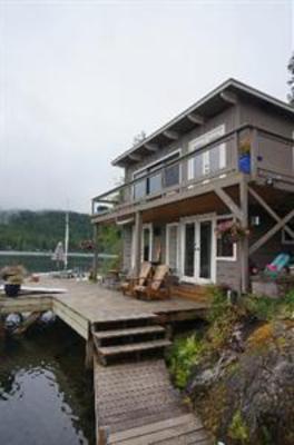 фото отеля Sakinaw Lake Lodge