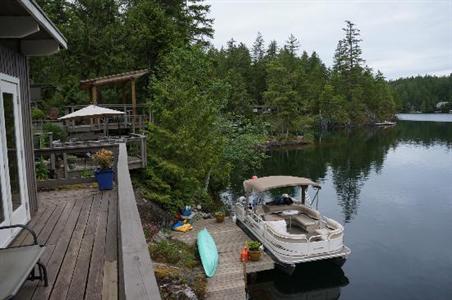 фото отеля Sakinaw Lake Lodge