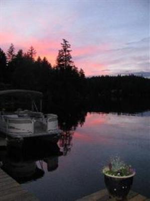фото отеля Sakinaw Lake Lodge