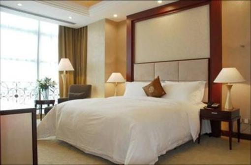 фото отеля Lakeside Jianguo Hotel