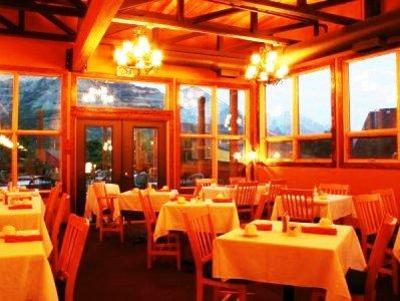 фото отеля Waterton Lakes Resort