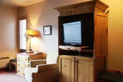 фото отеля Waterton Lakes Resort