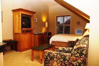 фото отеля Waterton Lakes Resort