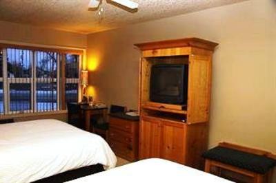 фото отеля Waterton Lakes Resort
