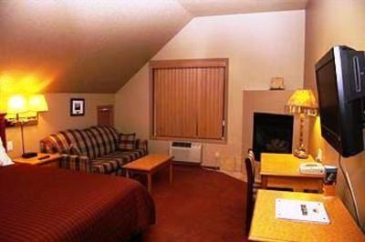 фото отеля Waterton Lakes Resort