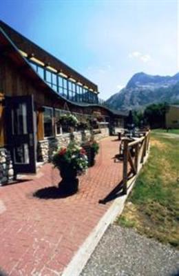 фото отеля Waterton Lakes Resort