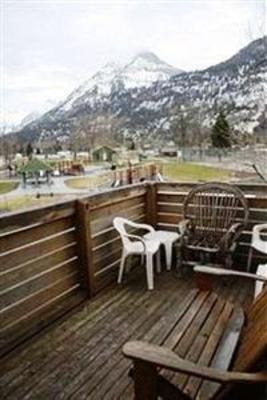 фото отеля Waterton Lakes Resort