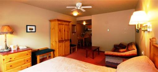 фото отеля Waterton Lakes Resort