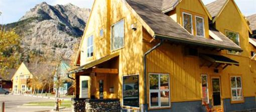 фото отеля Waterton Lakes Resort