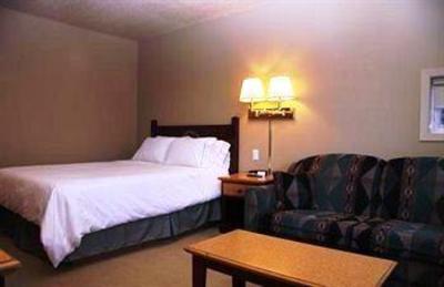 фото отеля Waterton Lakes Resort