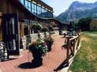 фото отеля Waterton Lakes Resort