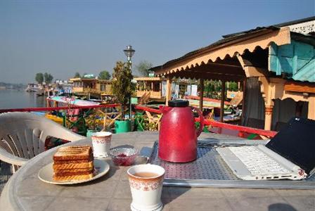 фото отеля Persian Palace Houseboats