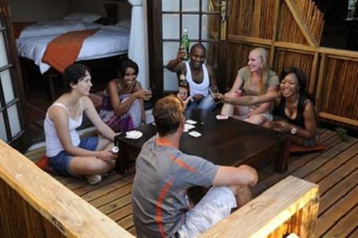 фото отеля Tube n Axe Backpackers Lodge
