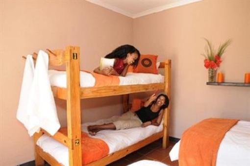фото отеля Tube n Axe Backpackers Lodge
