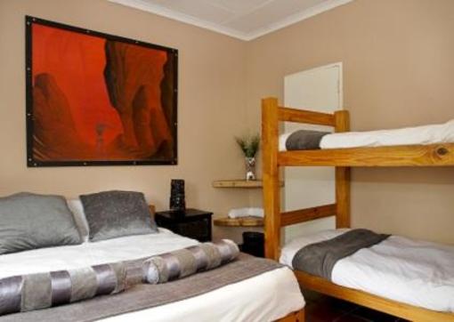 фото отеля Tube n Axe Backpackers Lodge