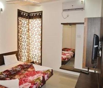фото отеля Hotel Shradha Saburi Palace