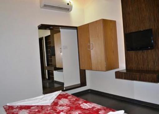 фото отеля Hotel Shradha Saburi Palace