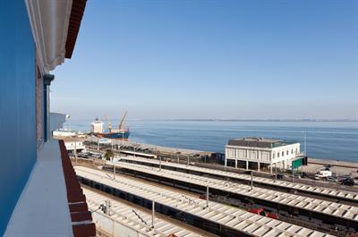 фото отеля Hello Lisbon Santa Apolonia