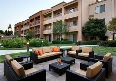 фото отеля Courtyard by Marriott Bakersfield