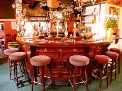 фото отеля Poachers Inn Ide