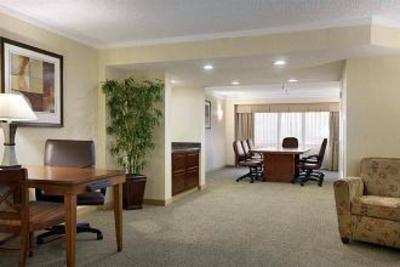фото отеля Embassy Suites Hotel Denver Tech Center