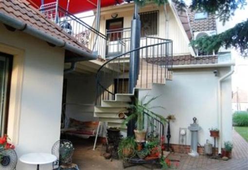 фото отеля Pinczes Apartman