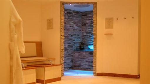 фото отеля Hotel Guggis