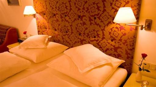 фото отеля Hotel Guggis