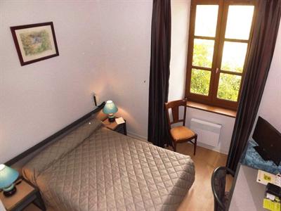 фото отеля Hostellerie Des Lauriers Curvalle