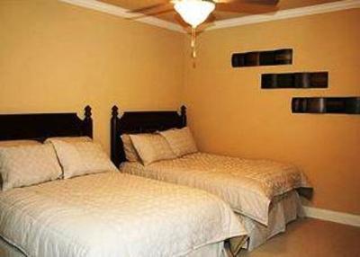 фото отеля ResortQuest Rentals at The Village of Crystal Beach