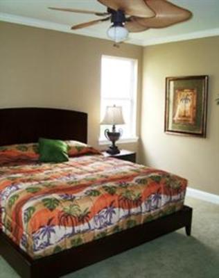 фото отеля ResortQuest Rentals at The Village of Crystal Beach