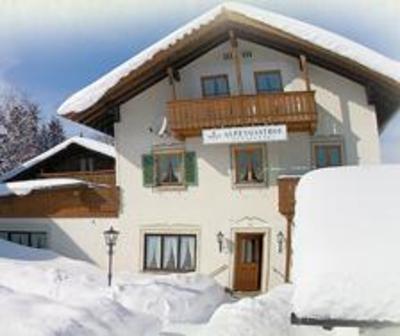 фото отеля Kur und Ferienhotel Alpenhof Bad Kohlgrub