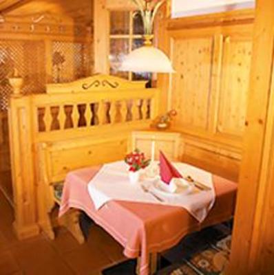 фото отеля Kur und Ferienhotel Alpenhof Bad Kohlgrub