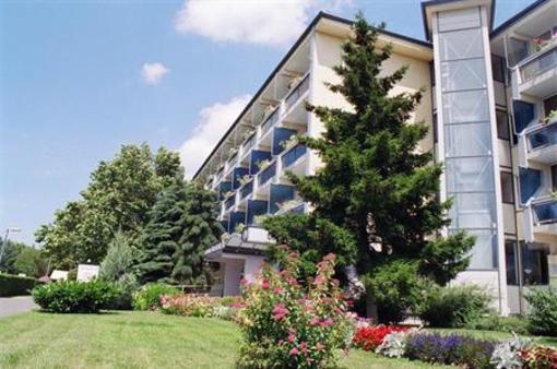 фото отеля Corvus Hotel Buk