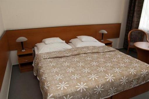 фото отеля Corvus Hotel Buk