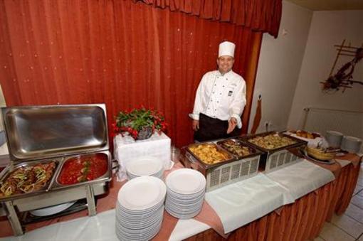 фото отеля Corvus Hotel Buk