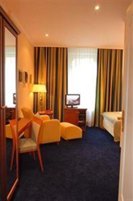 фото отеля Hotel Oranien Wiesbaden